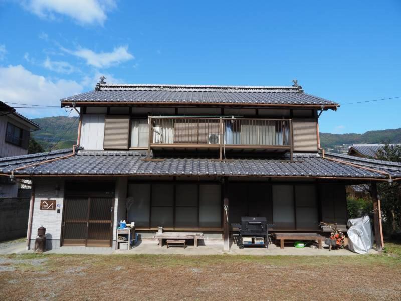 四国旅行のhub拠点 古民家ゲストハウス Heso Camp Мийоши Екстериор снимка