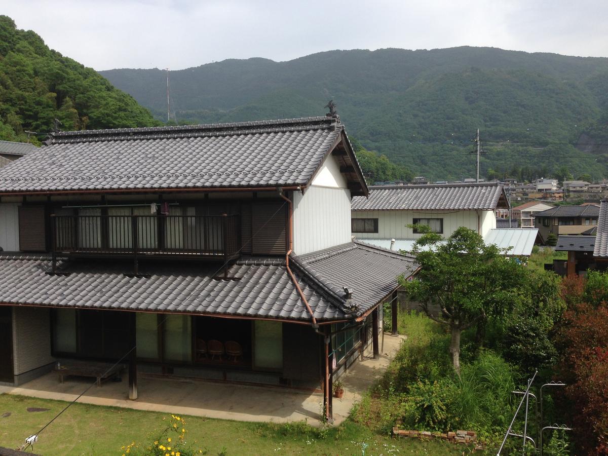 四国旅行のhub拠点 古民家ゲストハウス Heso Camp Мийоши Екстериор снимка