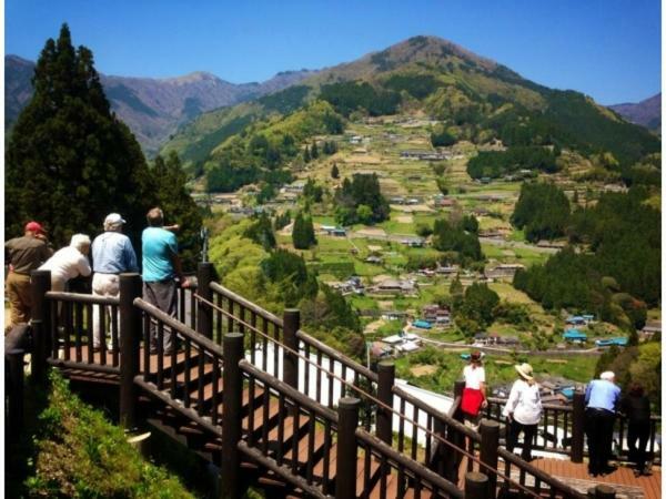 四国旅行のhub拠点 古民家ゲストハウス Heso Camp Мийоши Екстериор снимка